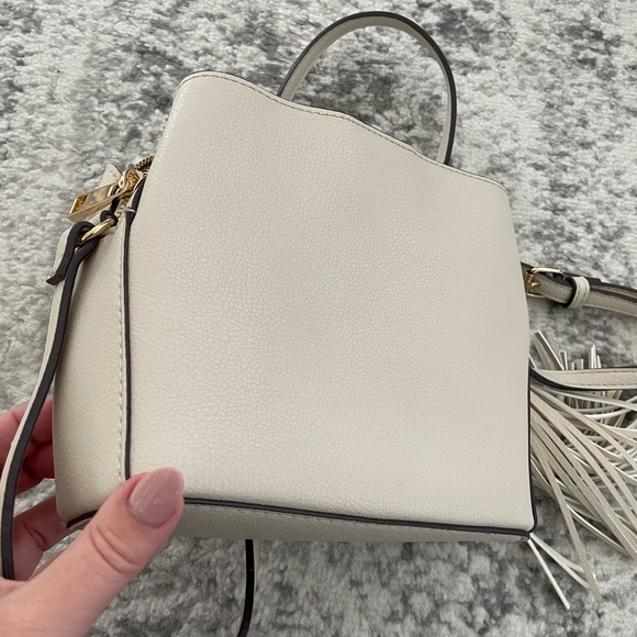 4/$20 Aldo cream shoulder bag - Picture 3 of 8